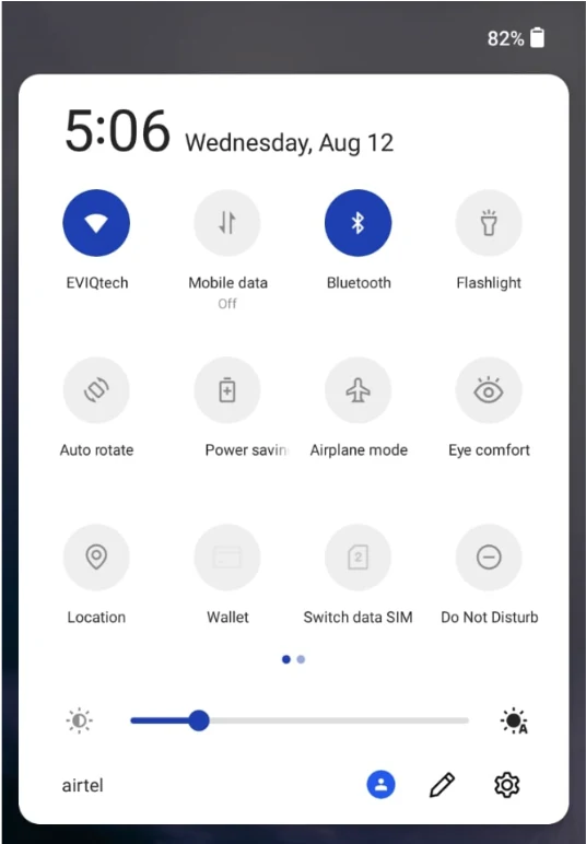 Android Quick Settings with WiFi and Bluetooth enabled